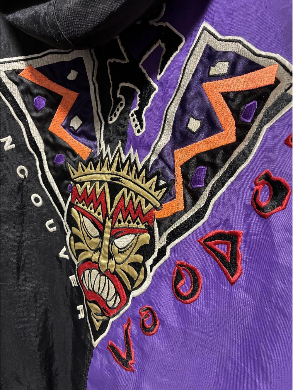 VANCOUVER VOODOO vintage 90s starter jacket  27x27 L as is - Picture 2 of 5
